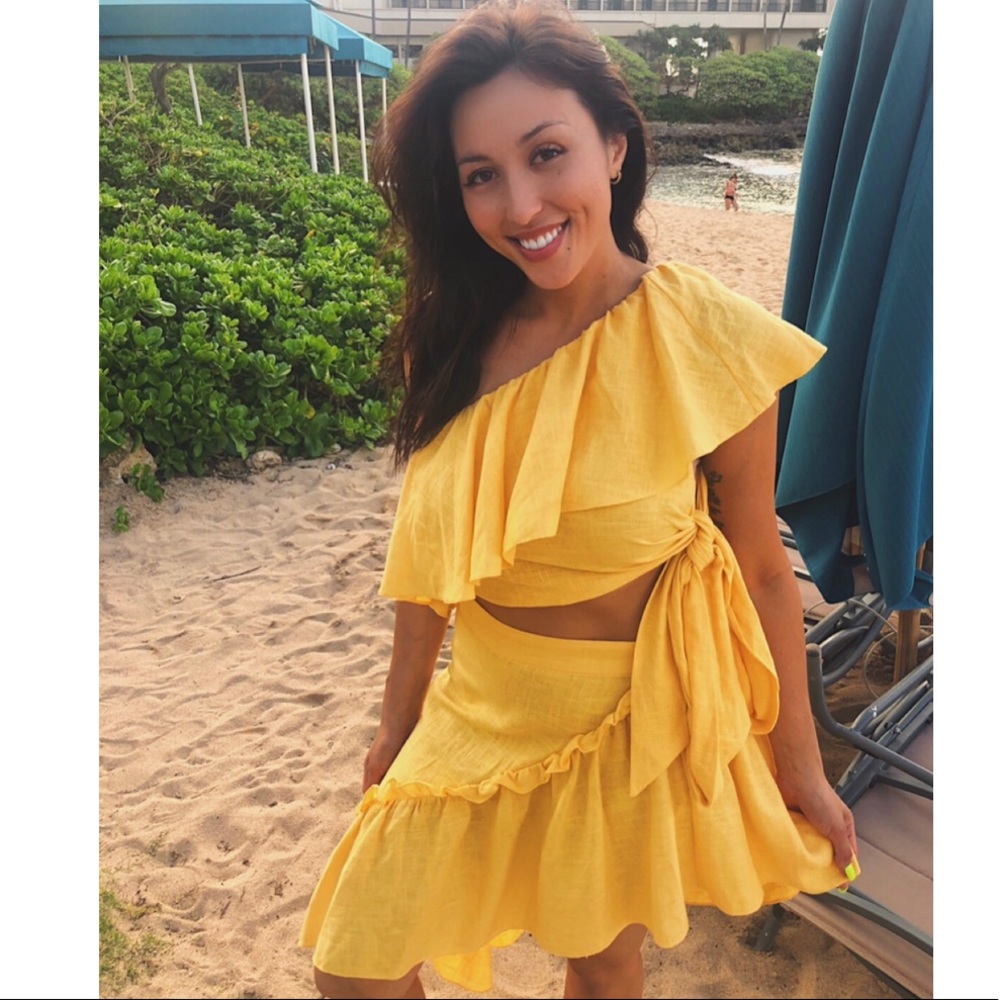 Gorgeous yellow dress 🍋